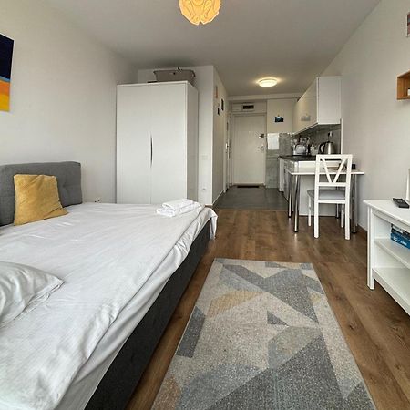Sweet Life Apartment Next To Metro Station Warsaw Exterior photo