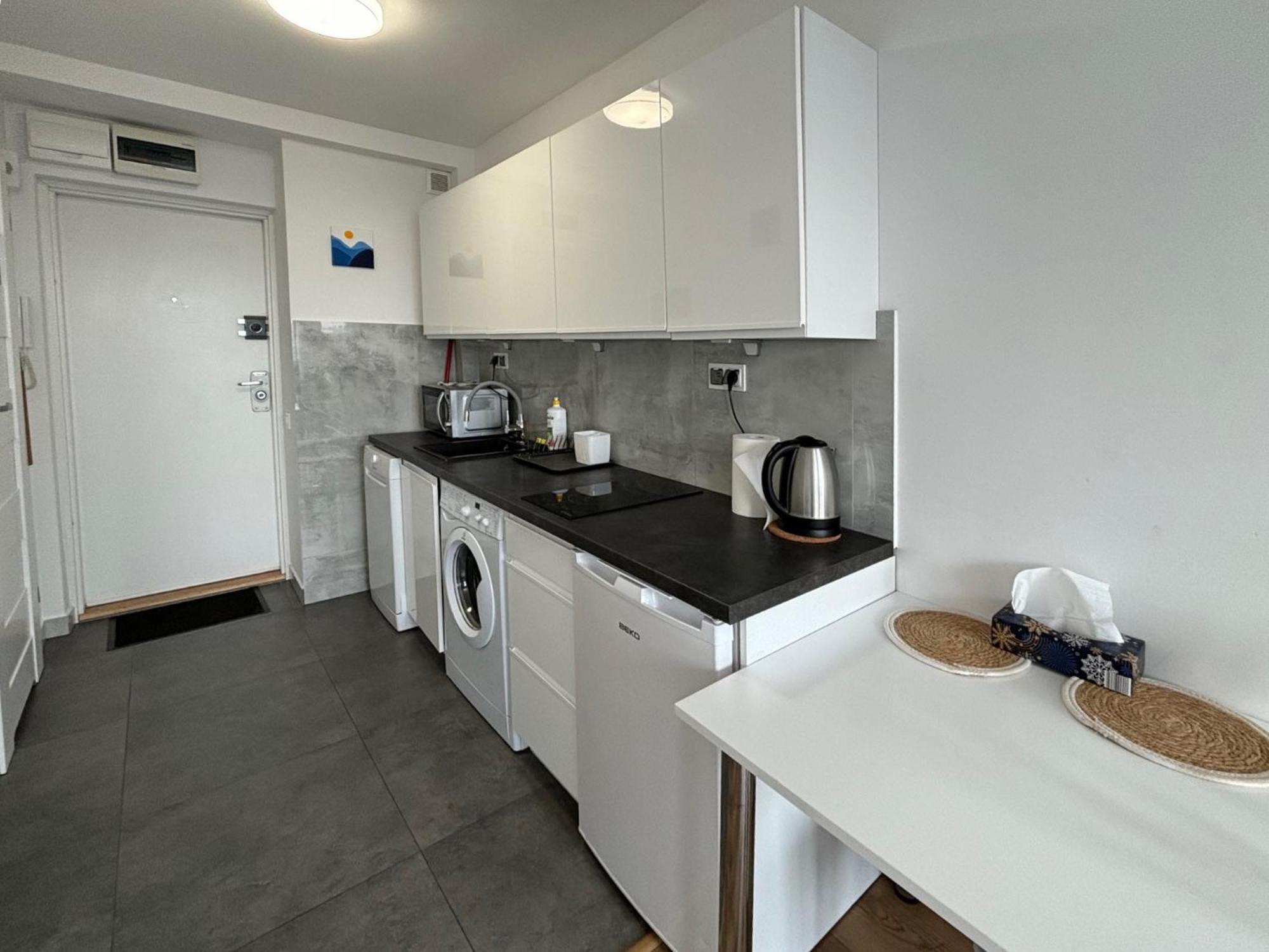 Sweet Life Apartment Next To Metro Station Warsaw Exterior photo